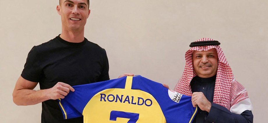 Ronaldo becomes highest-paid footballer
