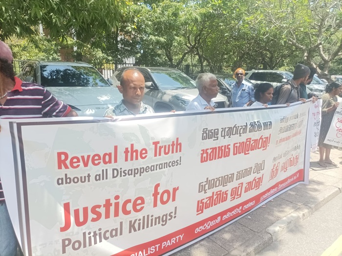 ගෝඨාභය අධිකරණයේ සාක්ෂි දෙද්දී අතුරුදන් වූ ලලිත්-කුගන් වෙනුවෙන් කොළඹ නිහඬ විරෝධතාවක්