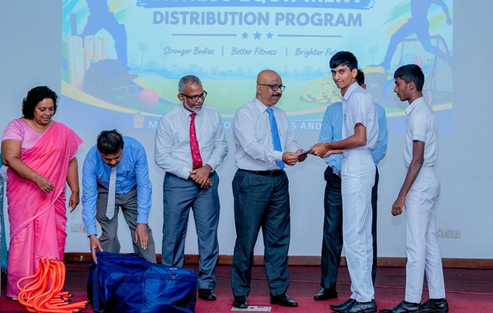 පාසල් ක්‍රිකට් සංවර්ධනයට පාසල් 500කට රුපියල් මිලියන 65කට වැඩි වටිනාකමකින් ක්‍රීඩා උපකරණ