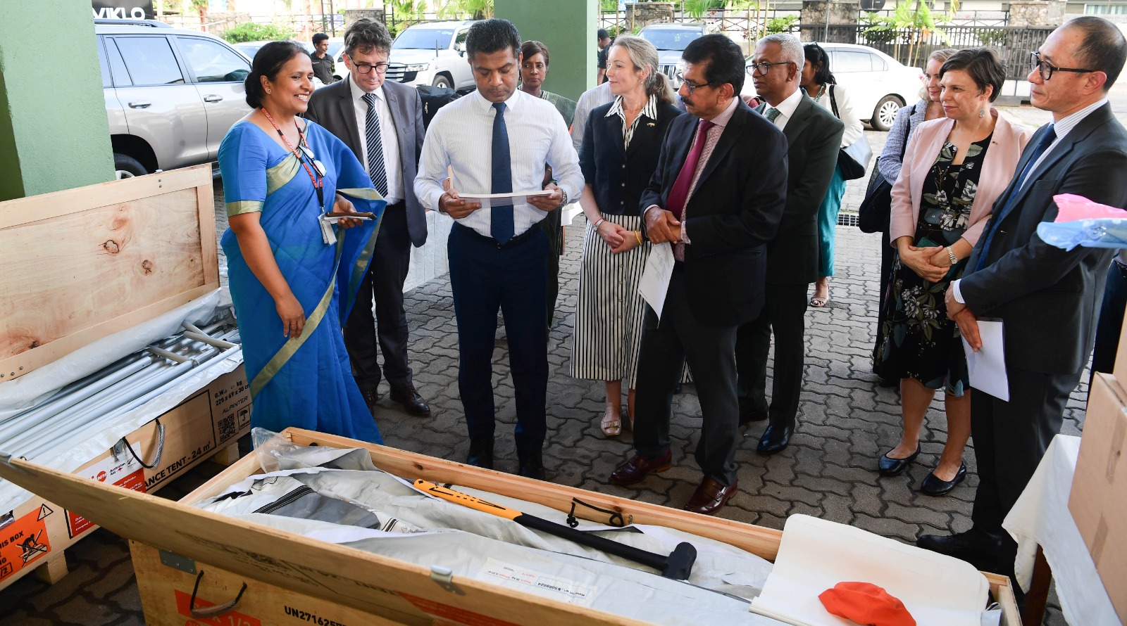 කාන්තාවන් සහ ගැහැණු දරුවන් සඳහා ඩොලර් 250,641ක්