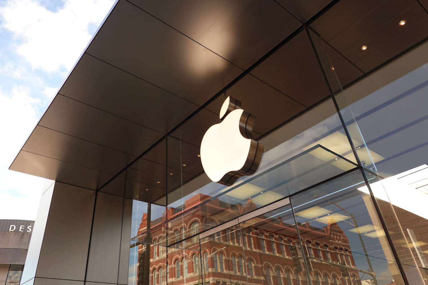 චිප් මිල ඉහළ යාමෙන් iPhone 18 Pro නිෂ්පාදනය අඩු කිරීමට Apple සමාගමෙන් පියවරක්