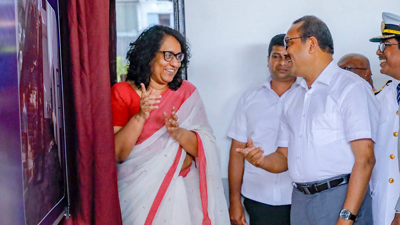 “බිමල්, මම ඇත්තටම ආඩම්බරයි” හරිනිගෙන් ප්රවාහන අමාත්යාංශයට ප්රශංසා